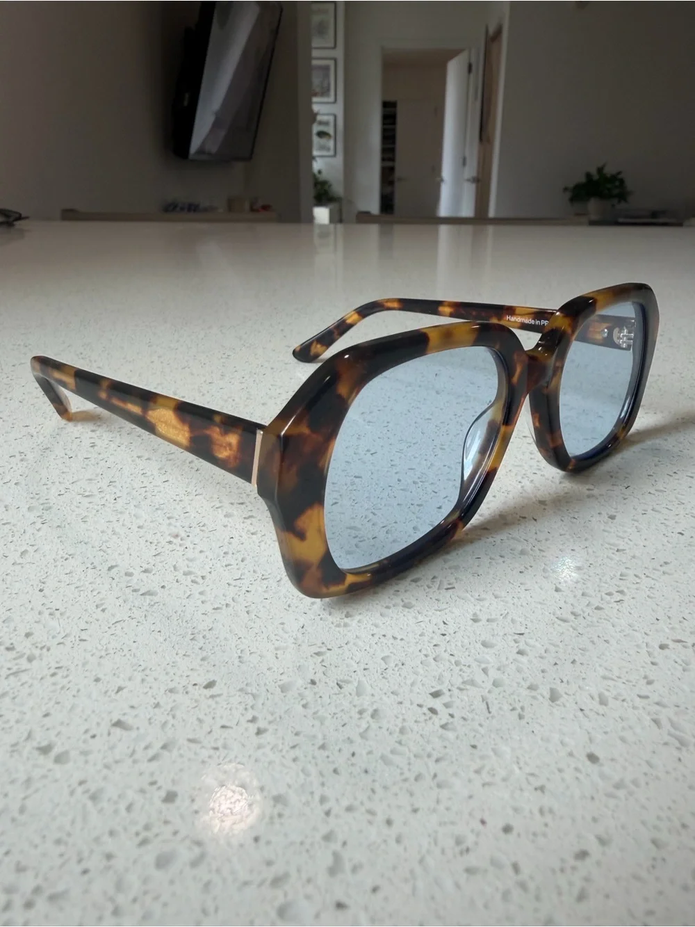 Tortoiseshell blue lens glasses